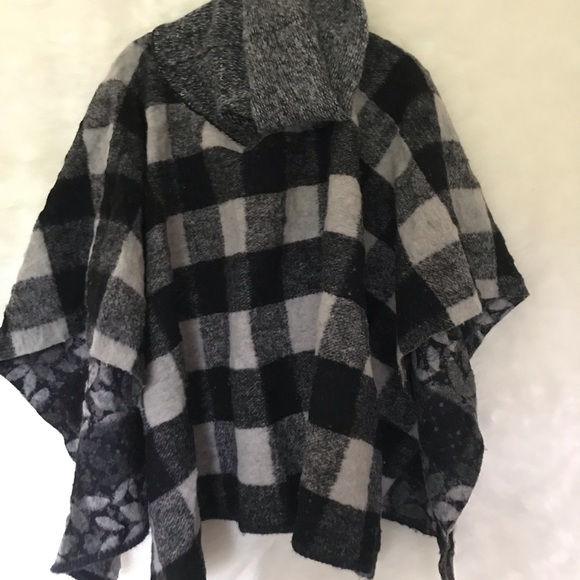 Anthropologie Wintertide Poncho - One Size - Picture 4 of 8